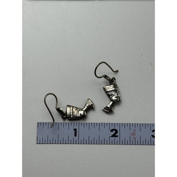 Nefertiti Egyptian Revival Vintage Unmarked Sterling Silver Pierced Earrings - Picture 2 of 12